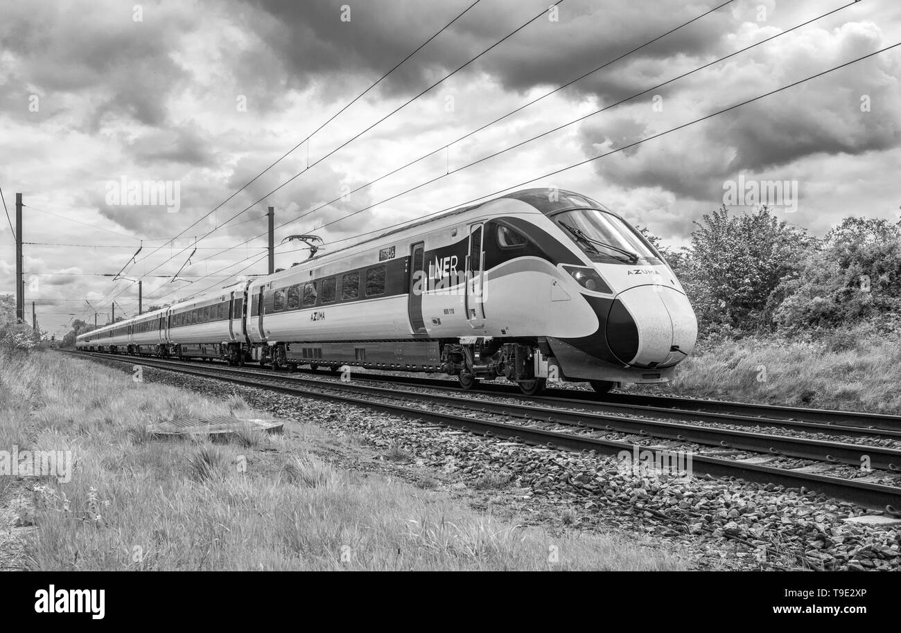 Il nuovo LNER Azuma treno elettrico operante sulla costa est Mainline, Inghilterra, Regno Unito. Foto Stock