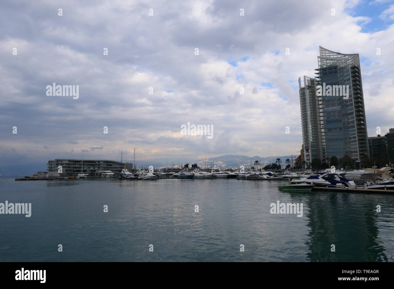 Lo skyline del Zaitunay Bay marina a Beirut, Libano Foto Stock