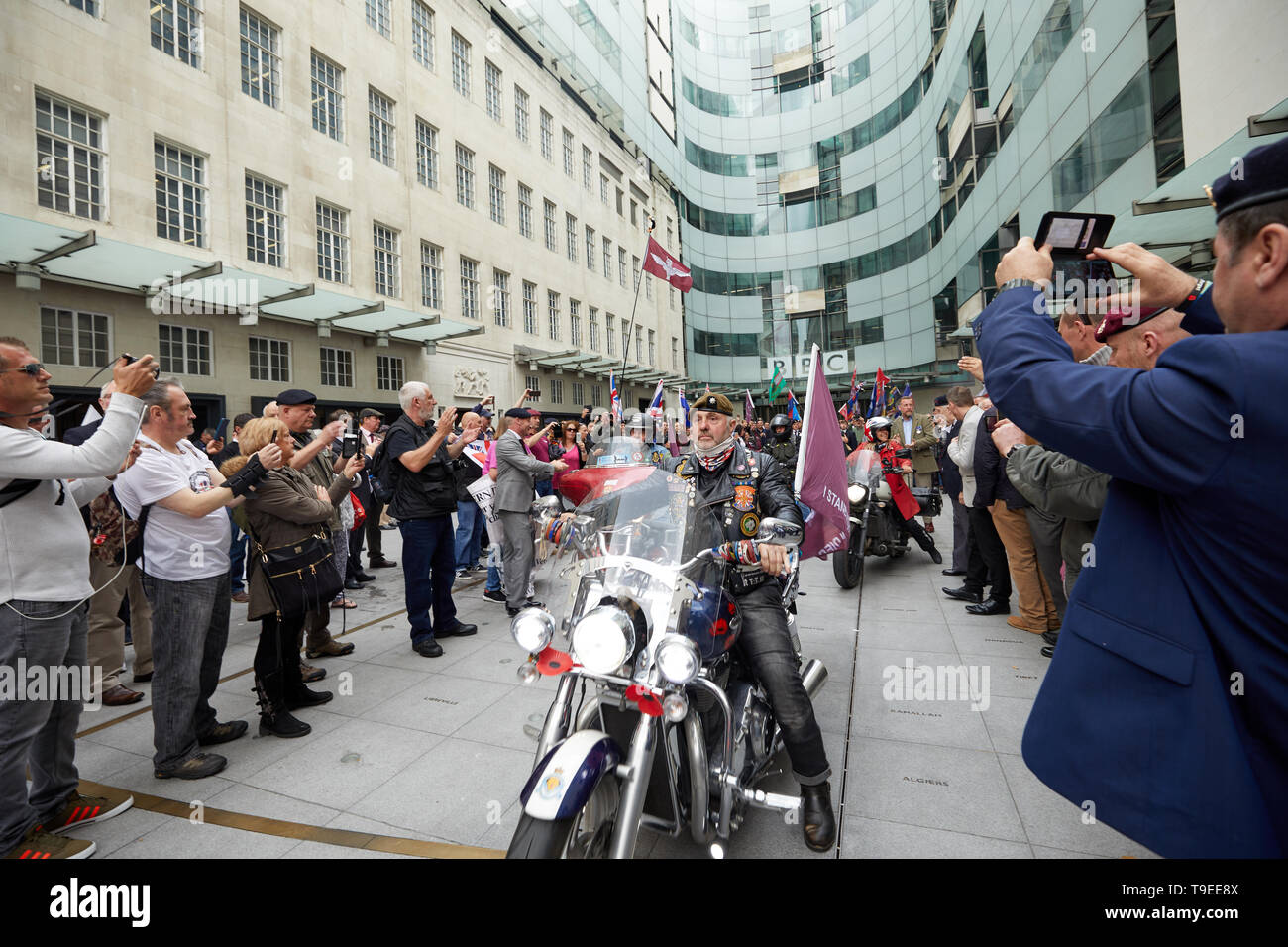 London, Regno Unito - 18 Maggio, 2019: Moto hanno aderito centinaia di forze armate veterani protesta al di fuori della BBC contro la media di bias. Foto Stock