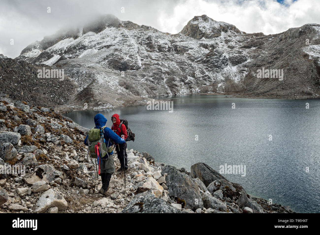 Alto lago vicino Sintia La pass, Lunana Gewog, Gasa distretto, Snowman Trek, Bhutan Foto Stock