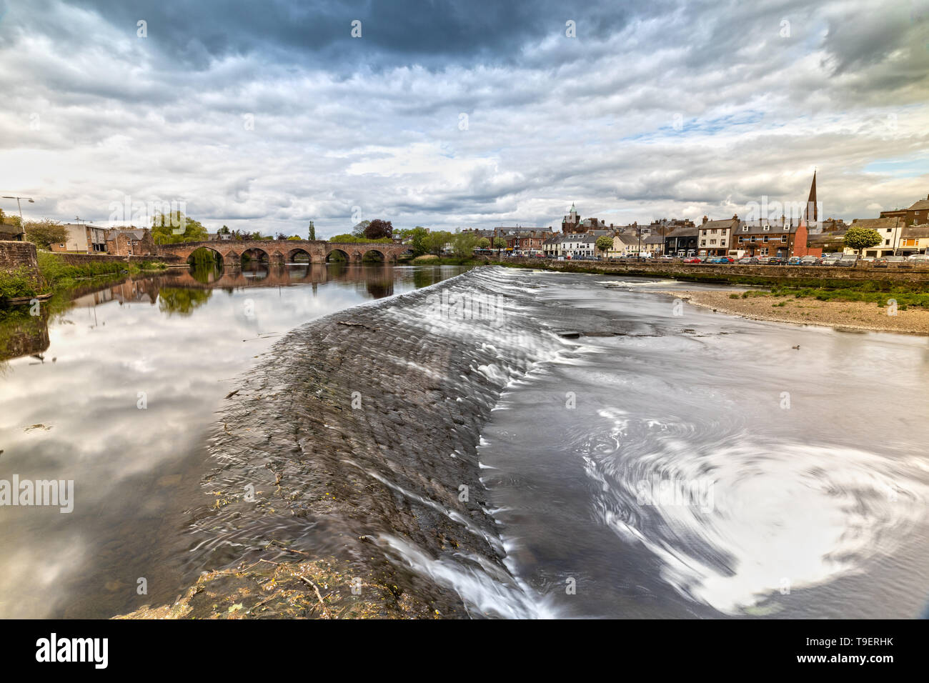 Il Devorgilla Bridge e Dumfries in Scozia Foto Stock