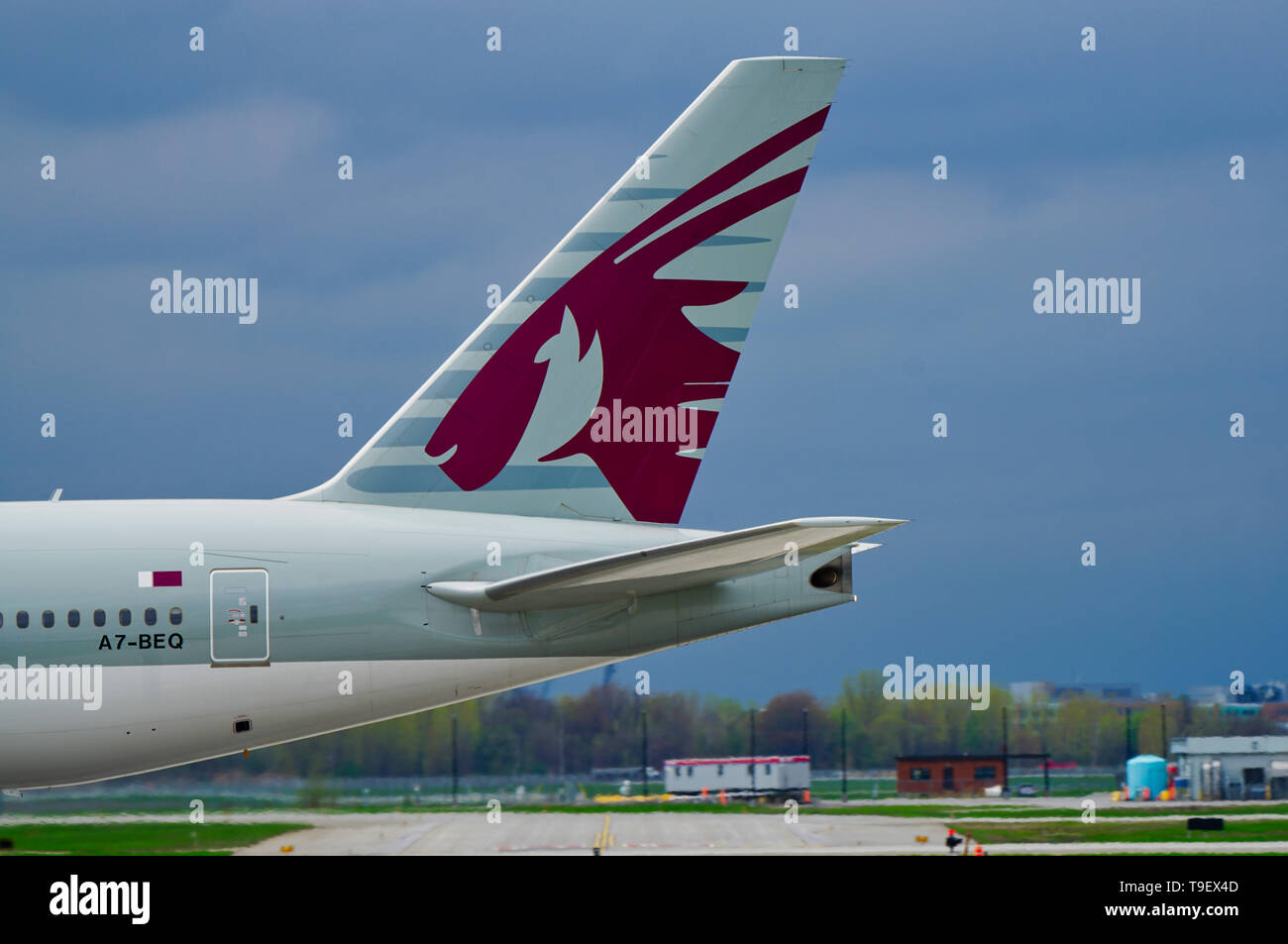 Montreal, Canada,Maggio 17, 2019 La sezione di coda di un getto del Qatar a Trudeau aeroporto di Montreal, Quebec, Canada.Credit:Mario Beauregard/Alamy Live News Foto Stock