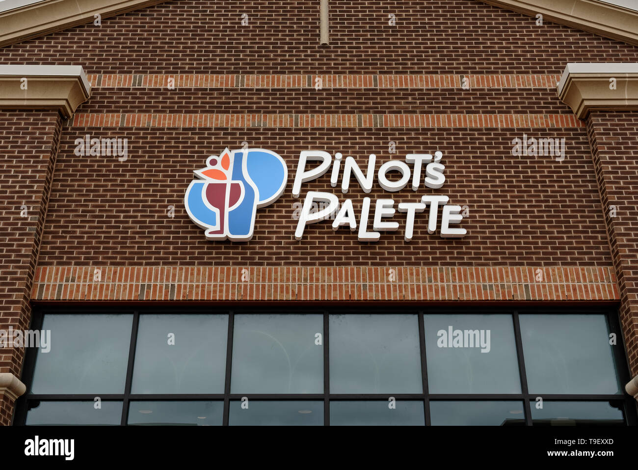 Collegeville, PA - 9 Maggio 2019: Pinot la tavolozza di gruppo offre lezioni di arte lungo con vino o un cocktail. Questa Provvidenza nel centro città è uno dei Foto Stock