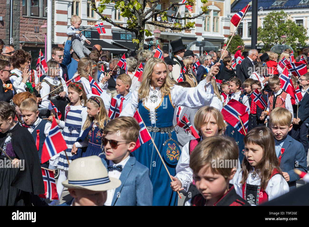 Xvii può costituzione norvegese alle celebrazioni del Giorno di Sandefjord Foto Stock