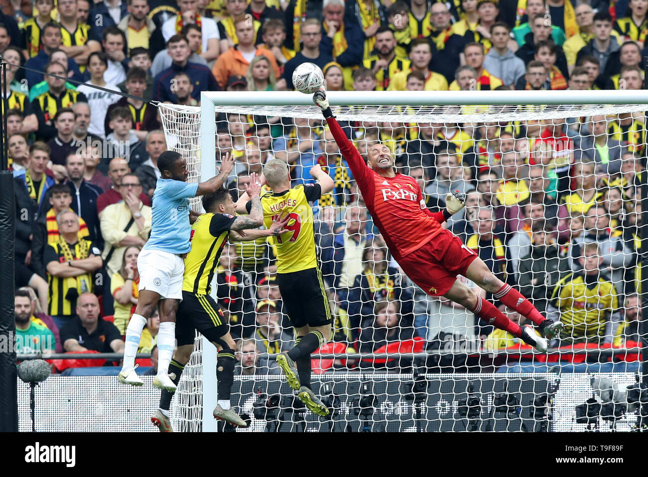 Londra, Inghilterra xviii possono Watford portiere Heurelho Gomes rende un salvataggio durante la finale di FA Cup tra il Manchester City e il Watford allo Stadio di Wembley, London Il Sabato 18 Maggio 2019. (Credit: Jon Bromley | MI News) Credito: MI News & Sport /Alamy Live News Credito: MI News & Sport /Alamy Live News Foto Stock