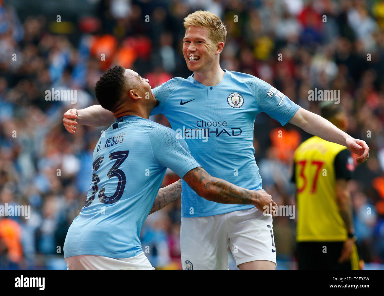 LONDON, Regno UINTED. 18 Maggio, 2019 Manchester City di Kevin De Bruyne celebra il suo punteggio i lati terzo obiettivo durante la finale di FA Cup match tra Manchester City e Watford allo stadio di Wembley, Londra il 18 maggio 2019 Azione di Credito Foto Sport FA Premier League e Football League immagini sono soggette a licenza DataCo solo uso editoriale nessun uso non autorizzato di audio, video, dati, calendari (al di fuori dell'UE), club/campionato loghi o 'live' servizi. Online in corrispondenza uso limitato a 45 immagini (+15 in tempo extra). Non utilizzare per emulare le immagini in movimento. Nessun uso in scommesse, giochi o un singolo giocatore/club/league Foto Stock