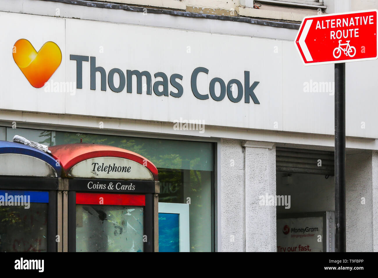 Londra, Regno Unito. 18 Maggio, 2019. Thomas Cook ramo visto nel centro di Londra. Gruppo vacanze, Thomas Cook rischia il collasso con migliaia di prenotazioni di vacanze in pericolo le sue azioni è sceso di più del 40 per cento il venerdì dopo che esso è stato annunciato che la società ha registrato un â€1,5 miliardi di perdita per la prima metà dell'anno e gli analisti della città li marca come "inutile" Credito: Dinendra Haria/SOPA Immagini/ZUMA filo/Alamy Live News Foto Stock