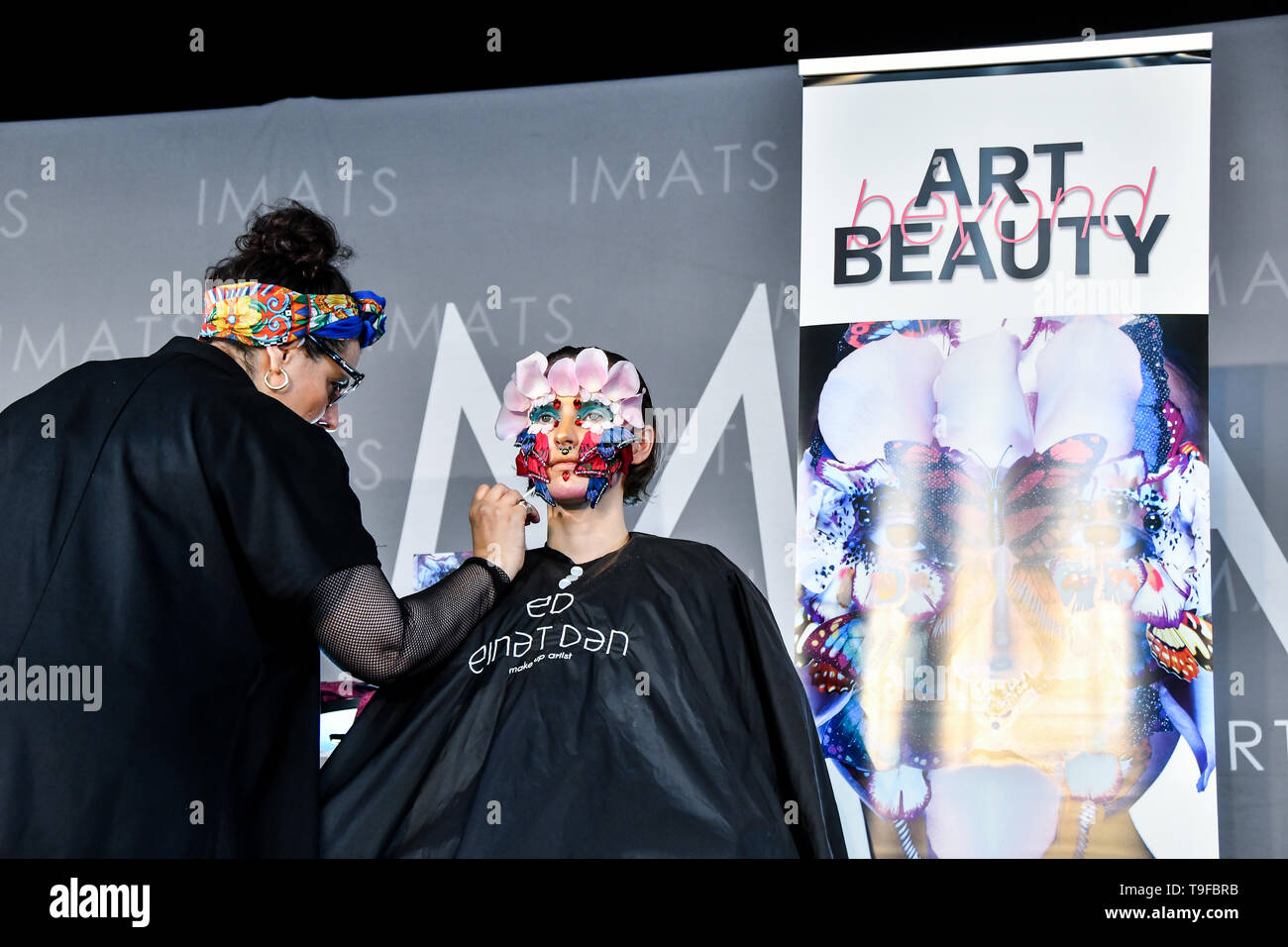 Londra, Regno Unito. 18 Maggio, 2019. Espositore e make-up artisti provenienti da tutto il mondo a demo IMATS il 18 maggio 2019, Londra, Regno Unito. Credito: Picture Capital/Alamy Live News Foto Stock