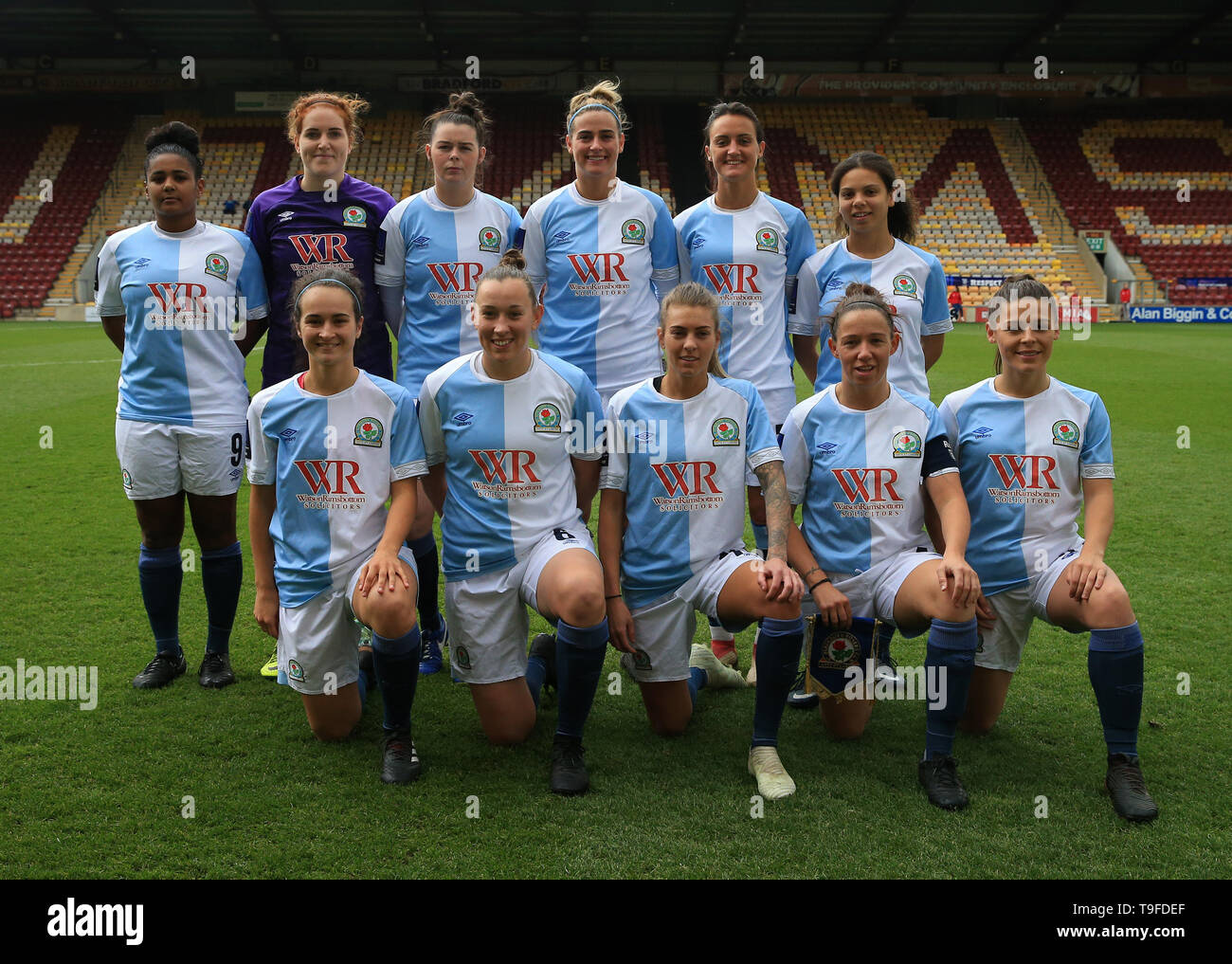 Northern Spot Stadium, Bradford, Regno Unito. 18 Maggio, 2019. FA Womens Premier League calcio finale, Blackburn Rovers rispetto a Coventry Regno; il Blackburn Rovers giocatori posano per una foto del team prima del kick off Credit: Azione Plus sport/Alamy Live News Foto Stock