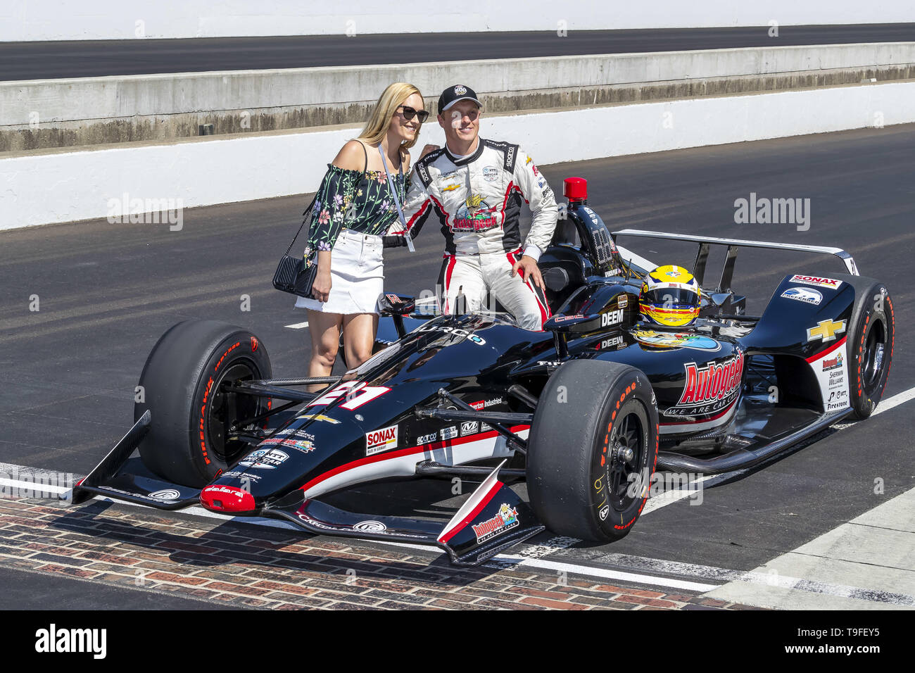 Indianapolis, Indiana, Stati Uniti d'America. 18 Maggio, 2019. SPENCER PIGOT (21) degli Stati Uniti pone per le fotografie dopo le qualifiche per la 500 Miglia di Indianapolis a Indianapolis Motor Speedway di Indianapolis, Indiana. (Credito Immagine: © Walter G Arce Sr Asp Inc/ASP) Foto Stock