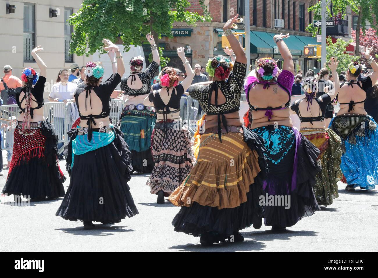 Soho di New York, Stati Uniti d'America, 18 maggio 2019 - Migliaia di dimostranti hanno partecipato al tredicesimo annuale parata di danza attraverso la East Village oggi nella città di New York. Foto: Luiz Rampelotto/EuropaNewswire PHOTO CREDIT OBBLIGATORIO. | Utilizzo di credito in tutto il mondo: dpa picture alliance/Alamy Live News Foto Stock