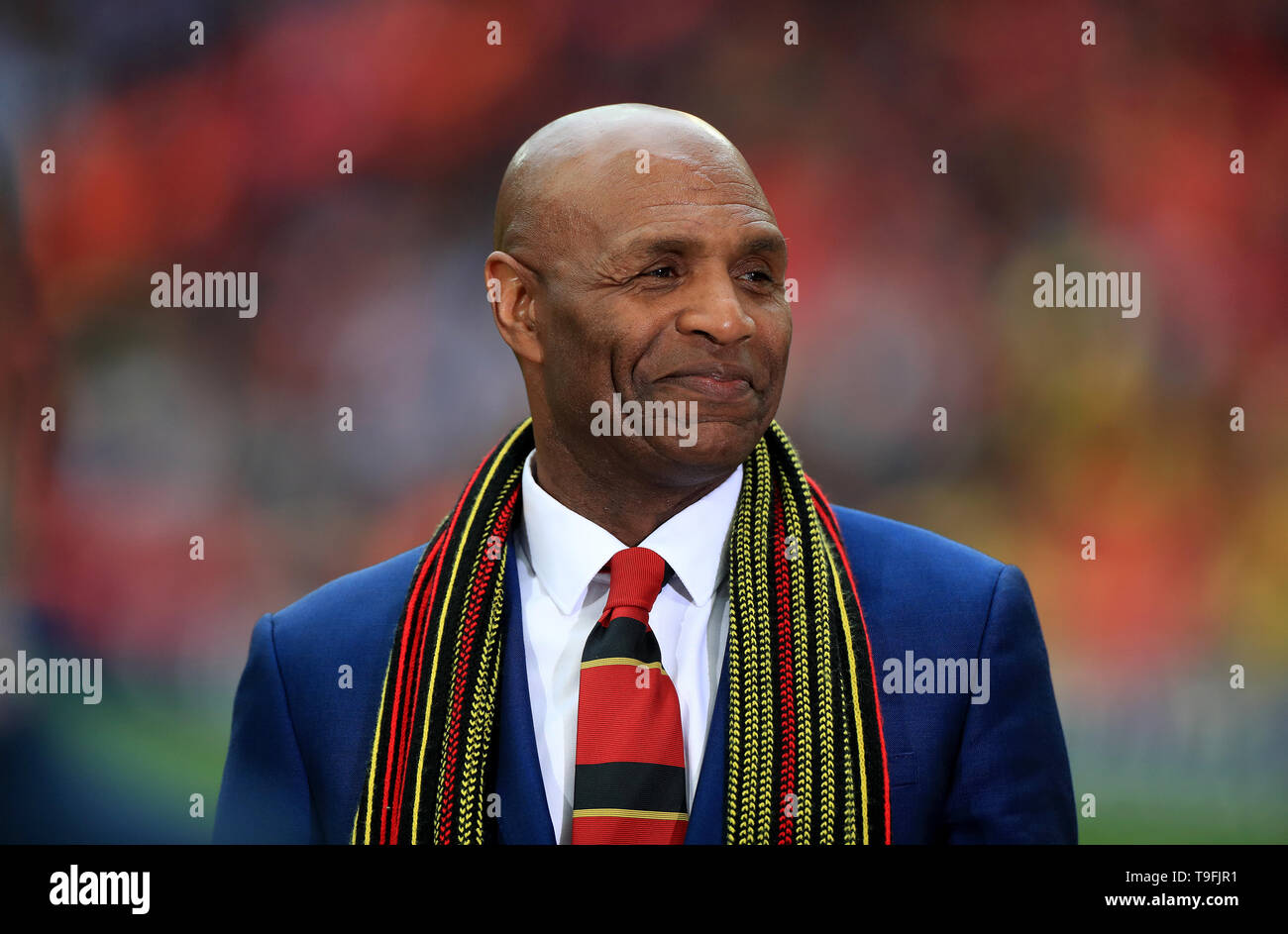 Luther Blissett pitchside durante la finale di FA Cup a Wembley, Londra. Foto Stock