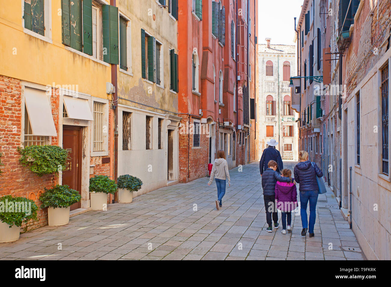 Camminando per le strade di Venezia, Italia. Foto Stock