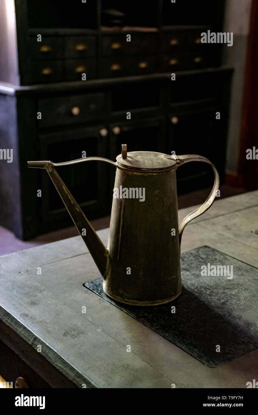 Natura morta con la vecchia cucina vintage interier, tasto scuro, home stile sfondo Foto Stock