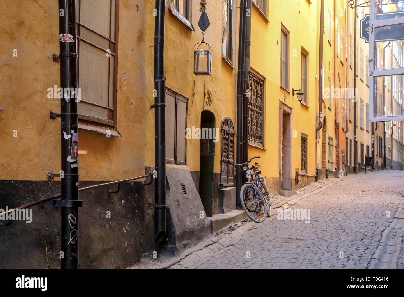 L'immagine dal tradizionale strette strade di Stoccolma. Camminare dentro la Gamla Stan. Foto Stock
