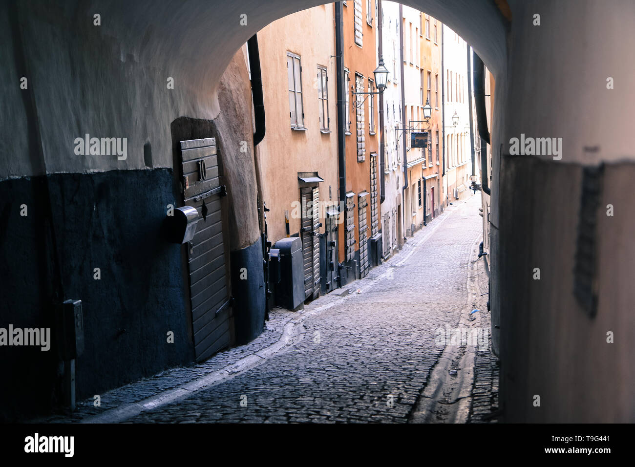 L'immagine dal tradizionale strette strade di Stoccolma. Camminare dentro la Gamla Stan. Foto Stock