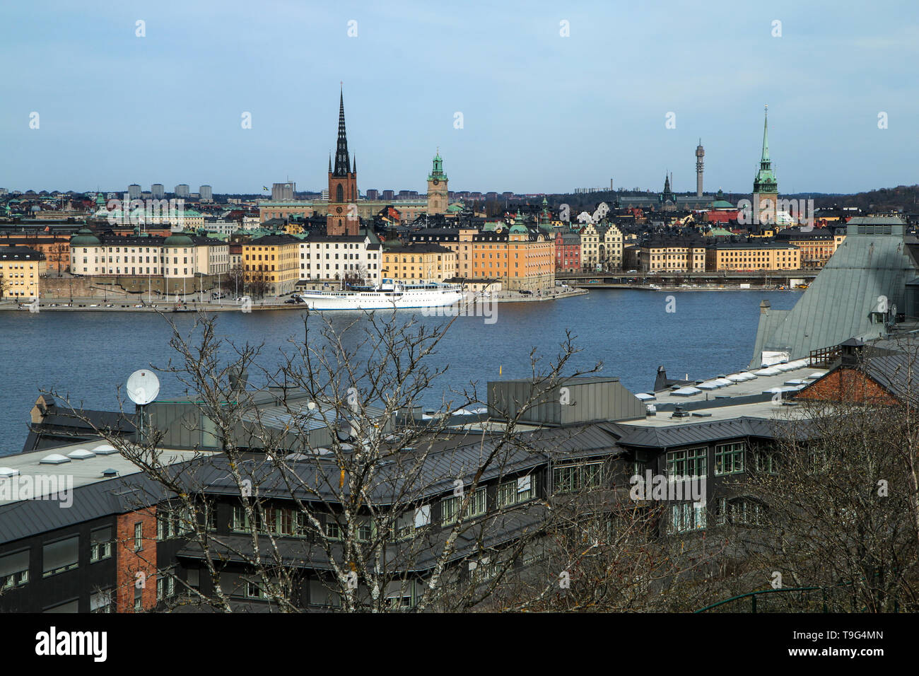 L'outlook su Stoccolma in Svezia dalla collina Skinnarviksberget. I turisti e locali di come trascorrere il tempo libero qui. Foto Stock