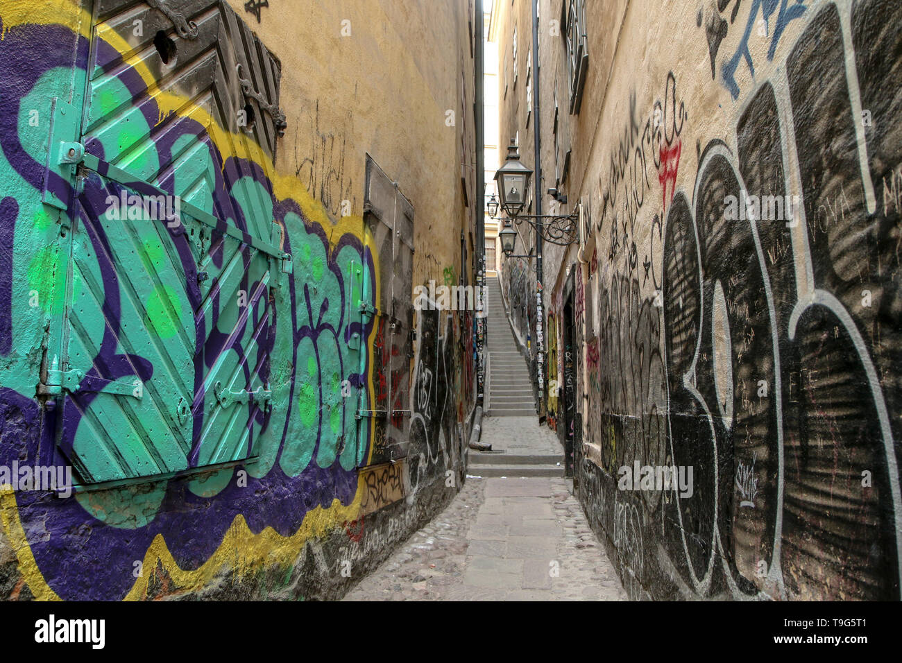 L'immagine dal tradizionale strette strade di Stoccolma. Camminare dentro la Gamla Stan. Foto Stock