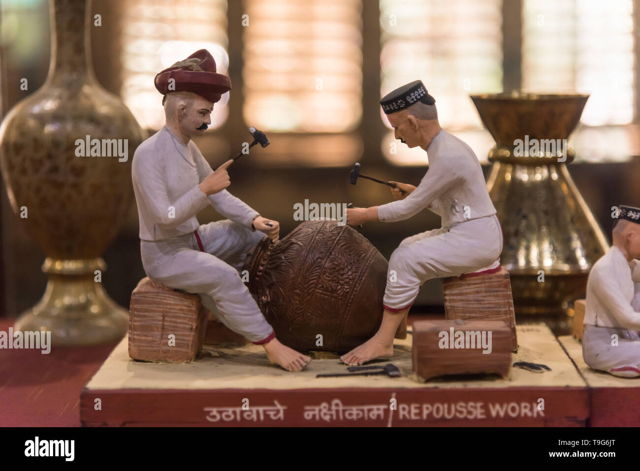 Repousse lavoro modello di argilla, Dr Bhau Daji Lad Museum, Mumbai, India Foto Stock
