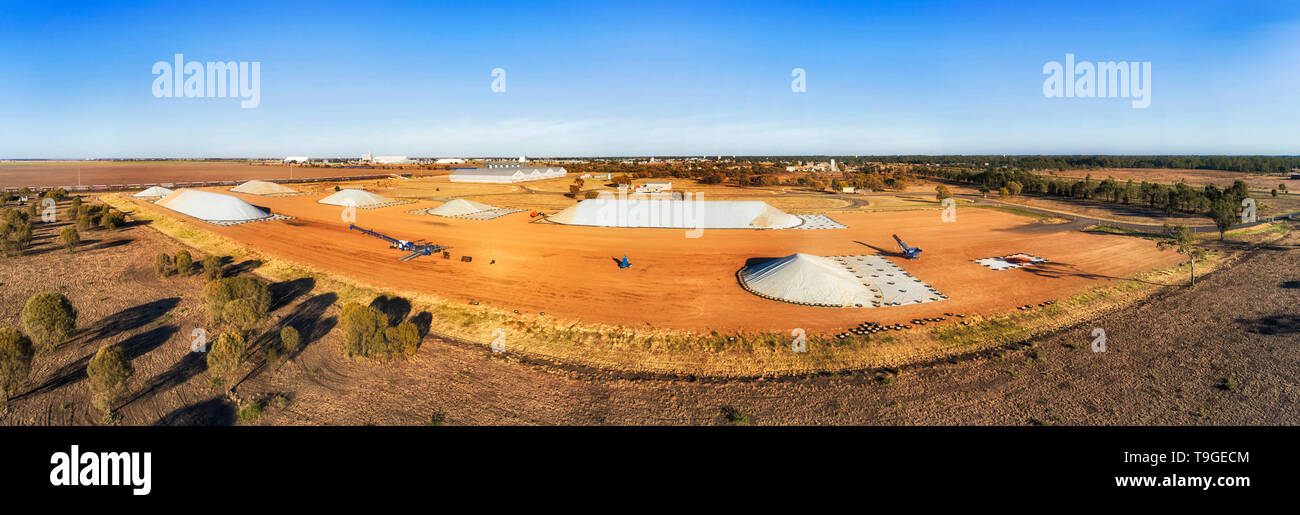 Lo stoccaggio in bulk sito nelle vicinanze di Moree città al centro della regione agricola in NSW outback - parte di grano la cinghia sul bacino artesiano. Foto Stock