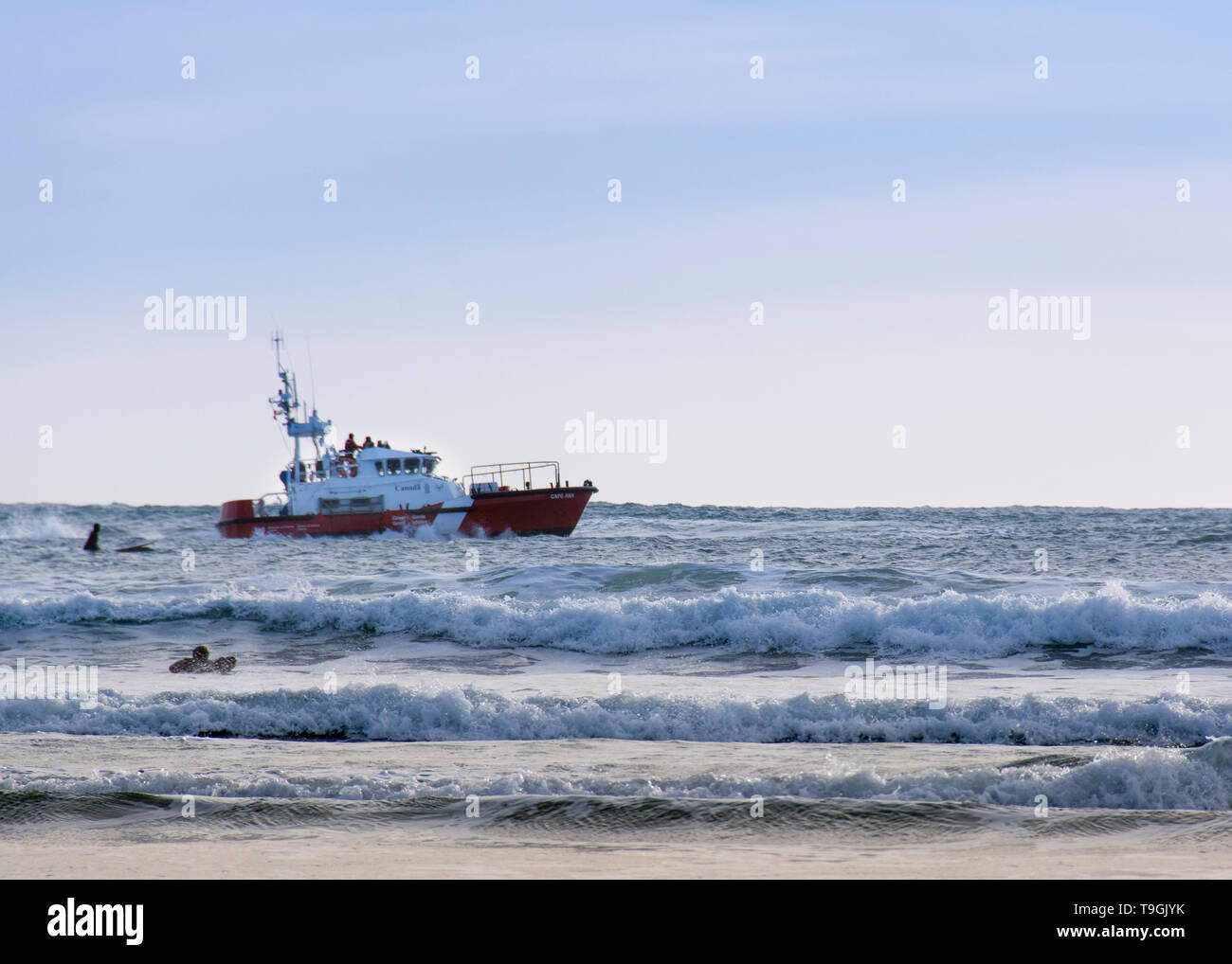 Canadian Coast Guard rescue nave Cape Ann, off Long Beach, Pacific Rim National Park vicino a Tofino, Canada Foto Stock