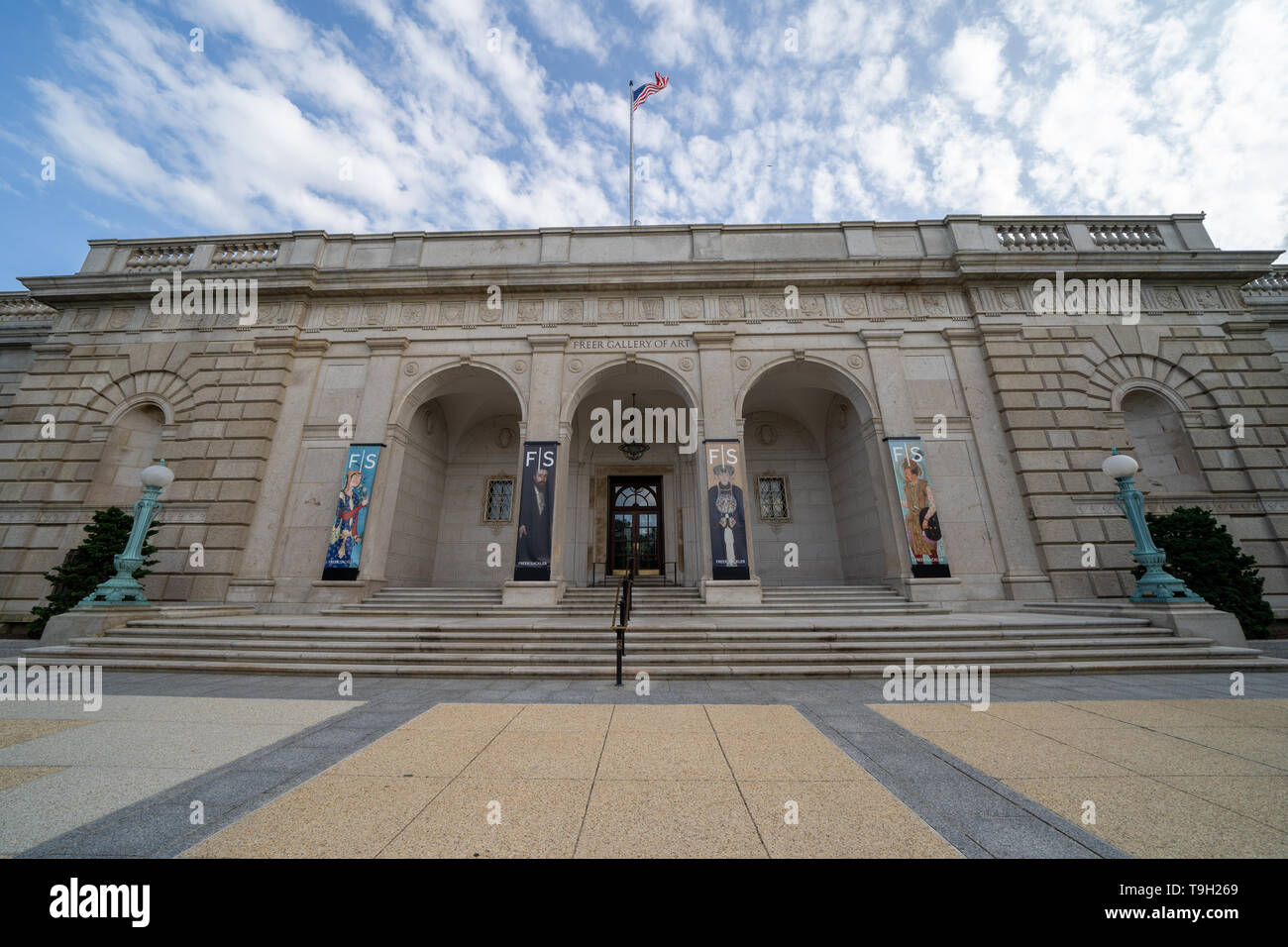 Washington DC - 9 Maggio 2019: esterno un ampio angolo di visione del libero Galleria di arte sul National Mall Foto Stock