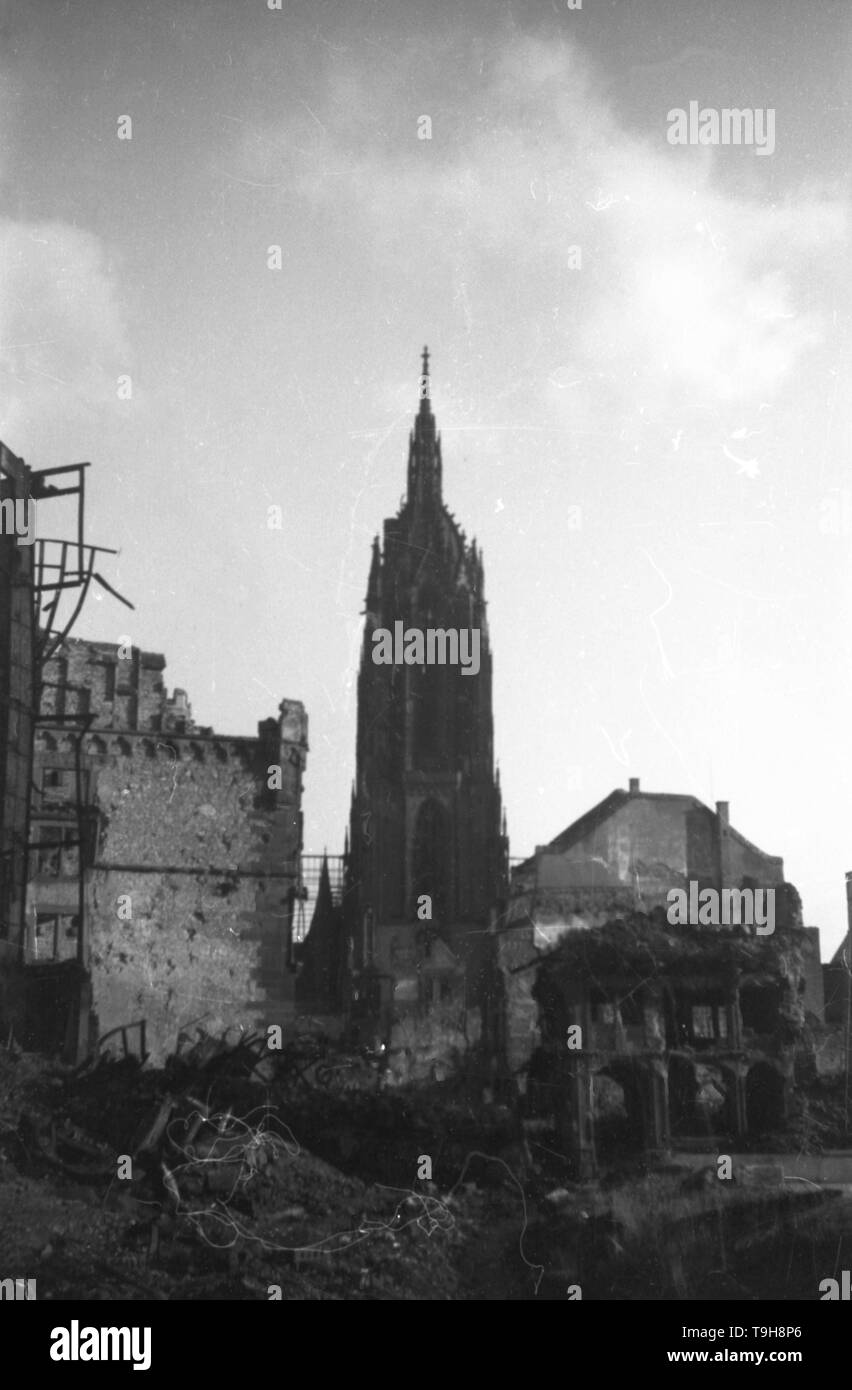 Ruinen und Wiederaufbau Frankfurt am Main 1945 bis 1949 Frankfurter Dom - Riuns e Rconstruction Frankfurt /a.M. 1945 al 1949 Cattedrale di Francoforte Foto Stock