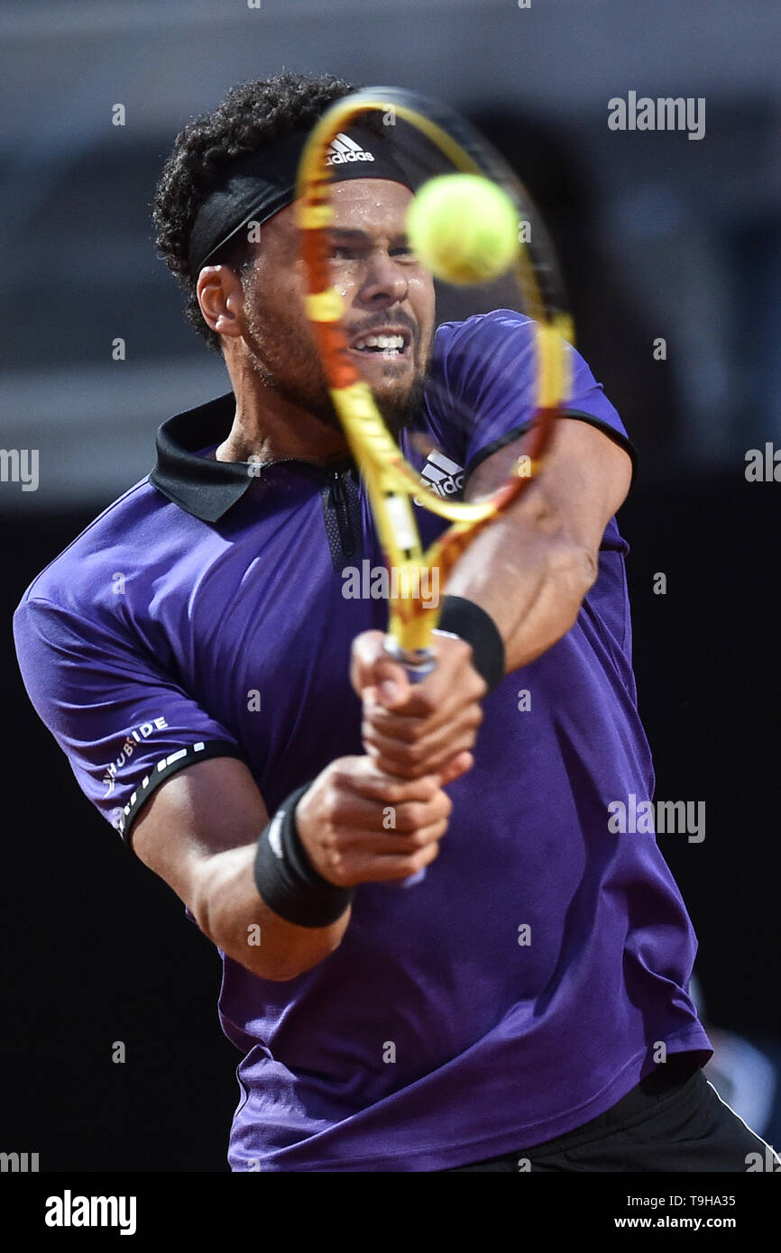 Jo-Wilfred Tsonga della Francia in azione durante il match contro Fabio Fognini d'Italia . Roma 13-05-2018 Foro Italico Internazionali BNL d'Italia It Foto Stock