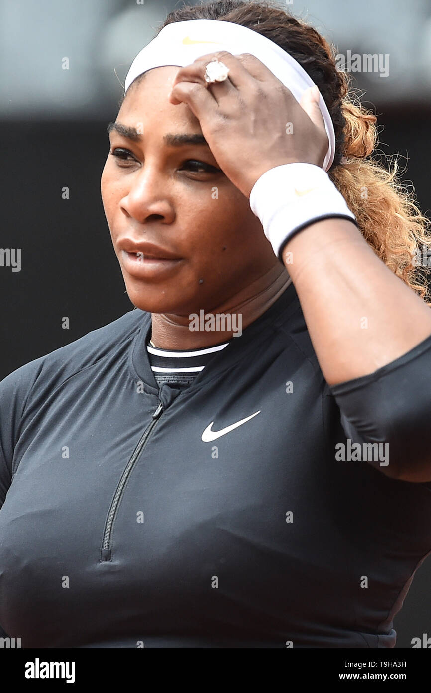 Serena Williams di Stati Uniti in azione durante il match contro Rebecca Peterson di Svezia Roma 13-05-2018 Foro Italico Internazionali BNL d'IO Foto Stock