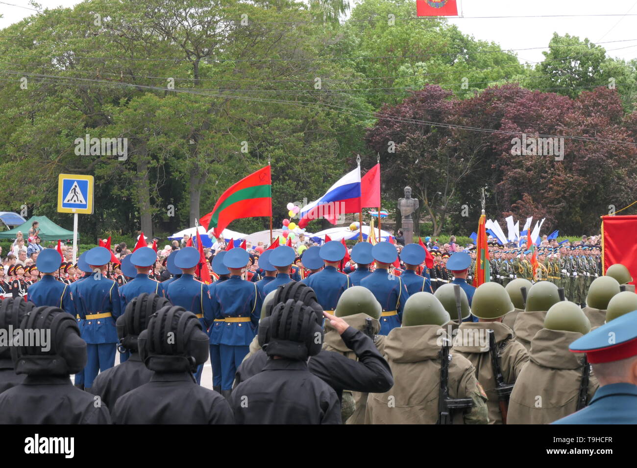 TIRASPOL, TRANSNISTRIA - 9 Maggio 2018: Transnistria soldati sulla centrale piazza principale di Tiraspol durante la Giornata della Vittoria parade. Foto Stock