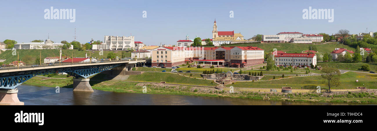 GRODNO, Bielorussia - Aprile 30, 2019: Panorama del centro storico della citta di Grodno su una soleggiata giornata di aprile Foto Stock