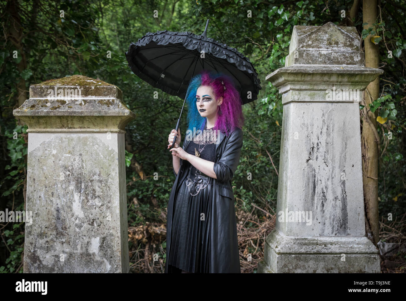 Londra, Regno Unito. 18 Maggio, 2019. I membri di Londra società vampiro frequentare la giornata porte aperte di Nunhead cimitero. Credito: Guy Corbishley/Alamy Live News Foto Stock