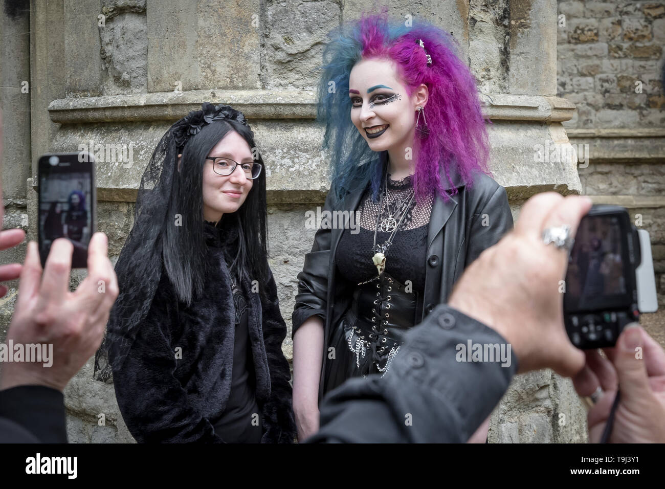 Londra, Regno Unito. 18 Maggio, 2019. I membri di Londra società vampiro frequentare la giornata porte aperte di Nunhead cimitero. Credito: Guy Corbishley/Alamy Live News Foto Stock