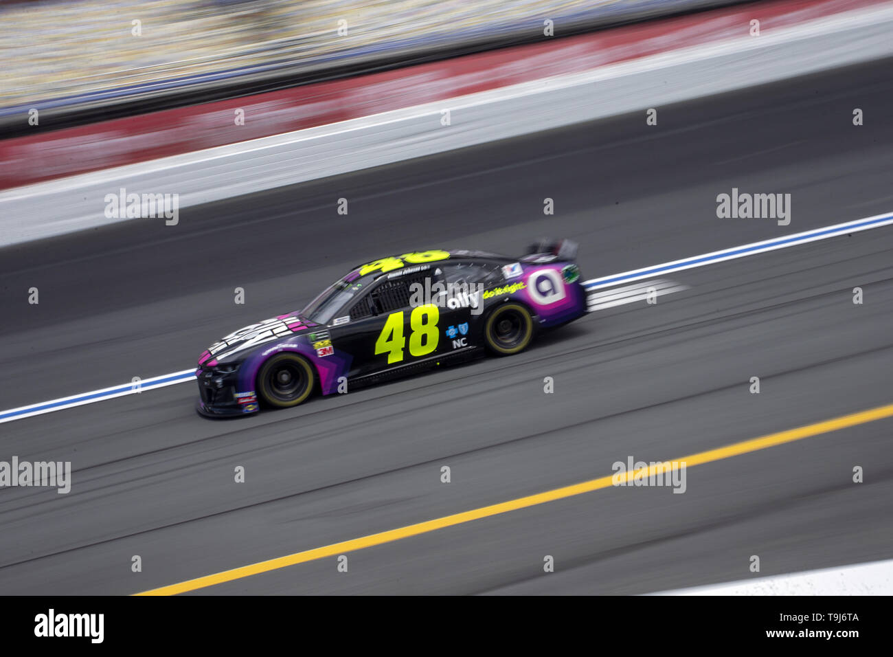 Concord, North Carolina, Stati Uniti d'America. Il 17 maggio 2019. Jimmie Johnson (48) prende il via alla pratica per il Monster Energy All-Star gara a Charlotte Motor Speedway in concordia, North Carolina. (Credito Immagine: © Logan Arce/ASP) Foto Stock