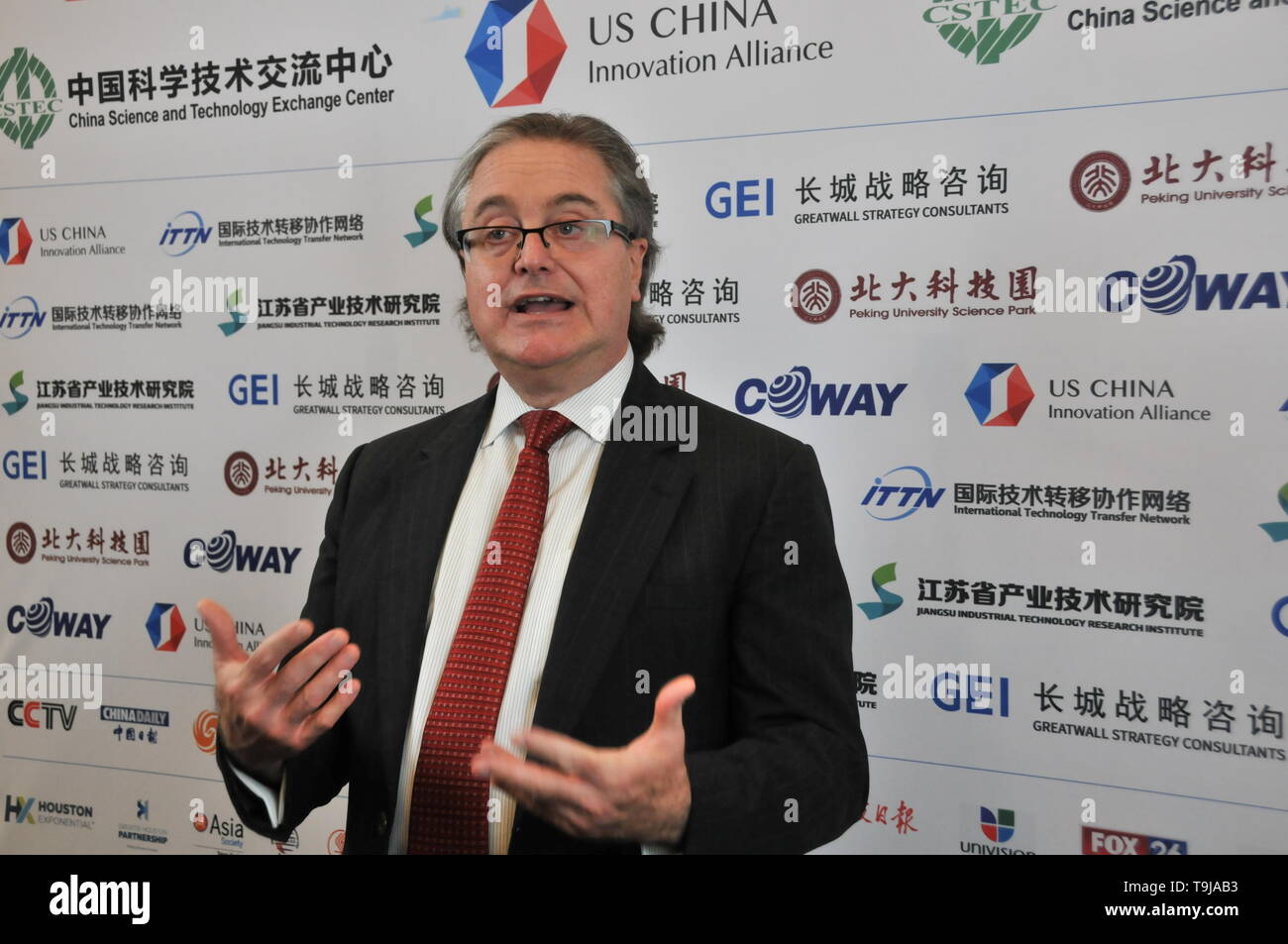 Houston, Stati Uniti d'America. Il 17 maggio 2019. Phil Clarke, Chief Executive Officer (CEO) di Ecosweet Inc., è intervistato da Xinhua a Houston, Texas, Stati Uniti, il 17 maggio 2019. Le opportunità abbondano in Cina, Clarke detto durante il quarto USA-Cina innovazione e investimenti vertice. Credito: Liu Liwei/Xinhua/Alamy Live News Foto Stock