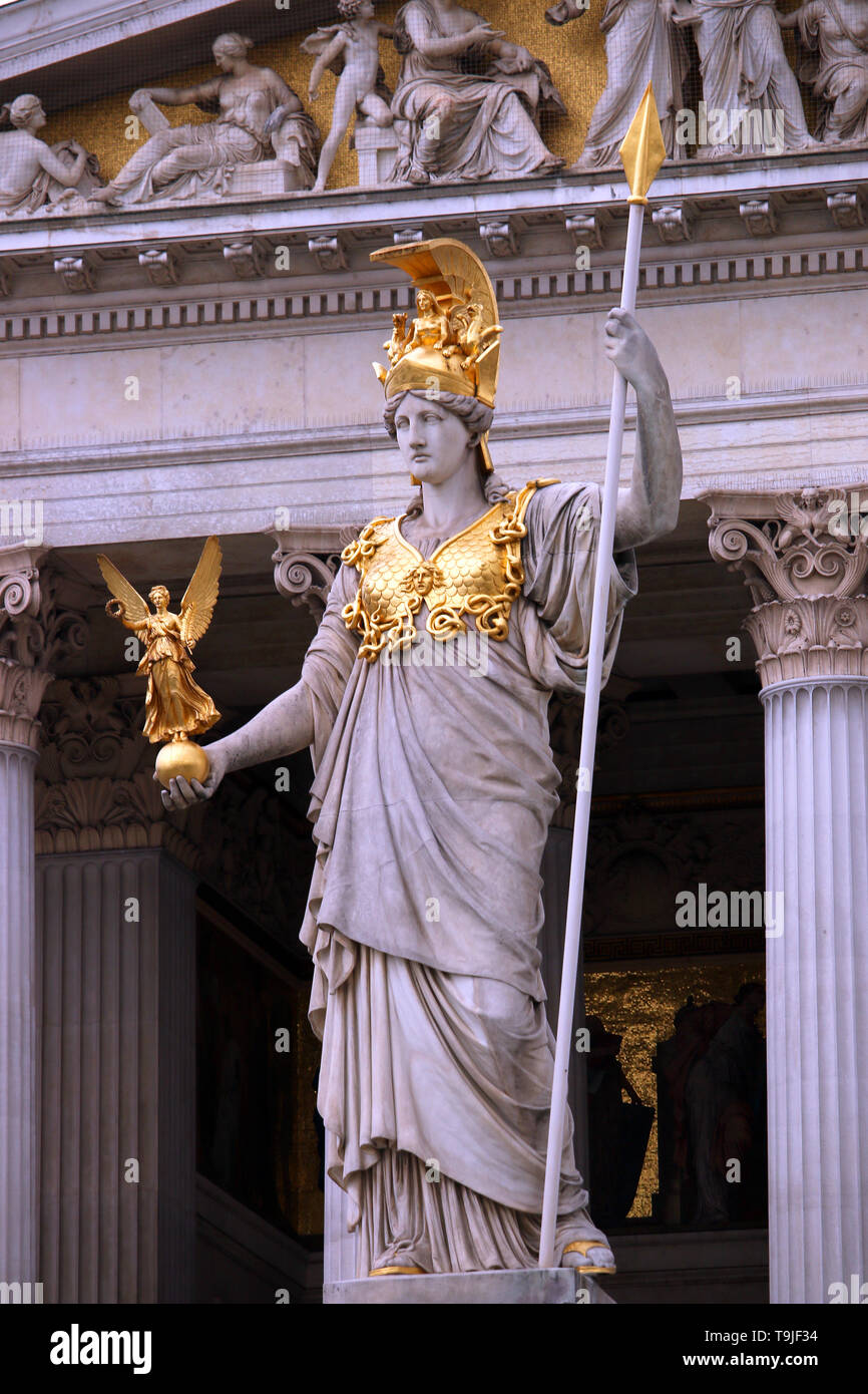 Pallade Atena statua parlamento austriaco Vienna Austria Foto Stock