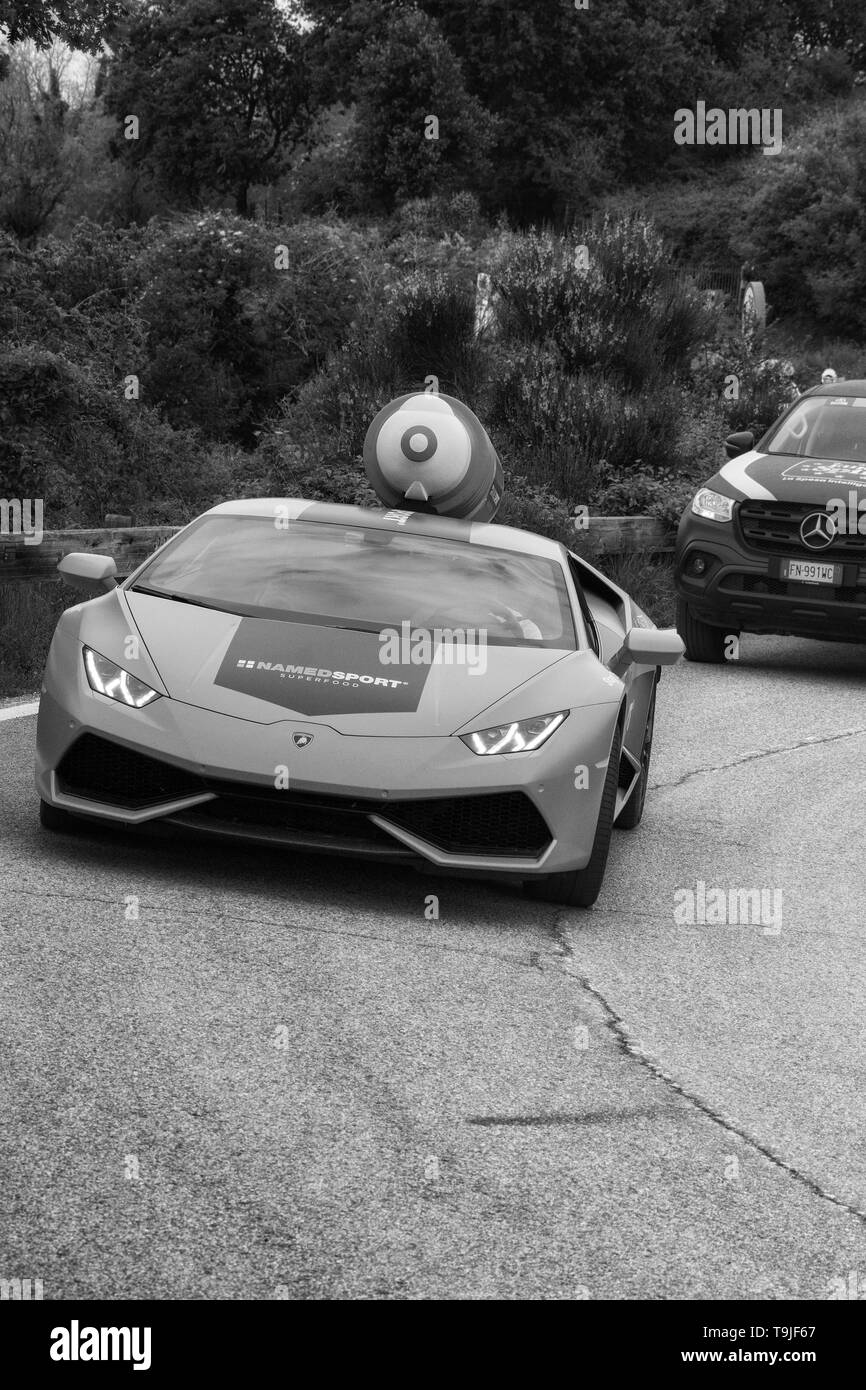 PESARO Italia - 18 Maggio 2019 : LAMBORGHINI AVENTADOR del Giro d'Italia tappa prima di 102° edizione del Giro d'Italia IN PESARO SAN BARTOLO Foto Stock