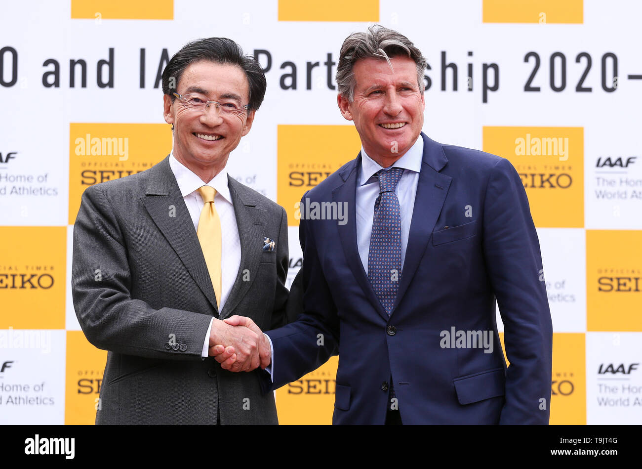 YOKOHAMA, Giappone - 10 Maggio: IL CEO di Seiko, signor Shinji Hattori e la IAAF Presidente Sebastian Coe durante la gazzetta Seiko annuncio al 2019 mondiali IAAF Campionati di relè al Nissan Stadium il 10 maggio 2019 a Yokohama, Giappone. (Foto di Roger Sedres per la IAAF) Foto Stock