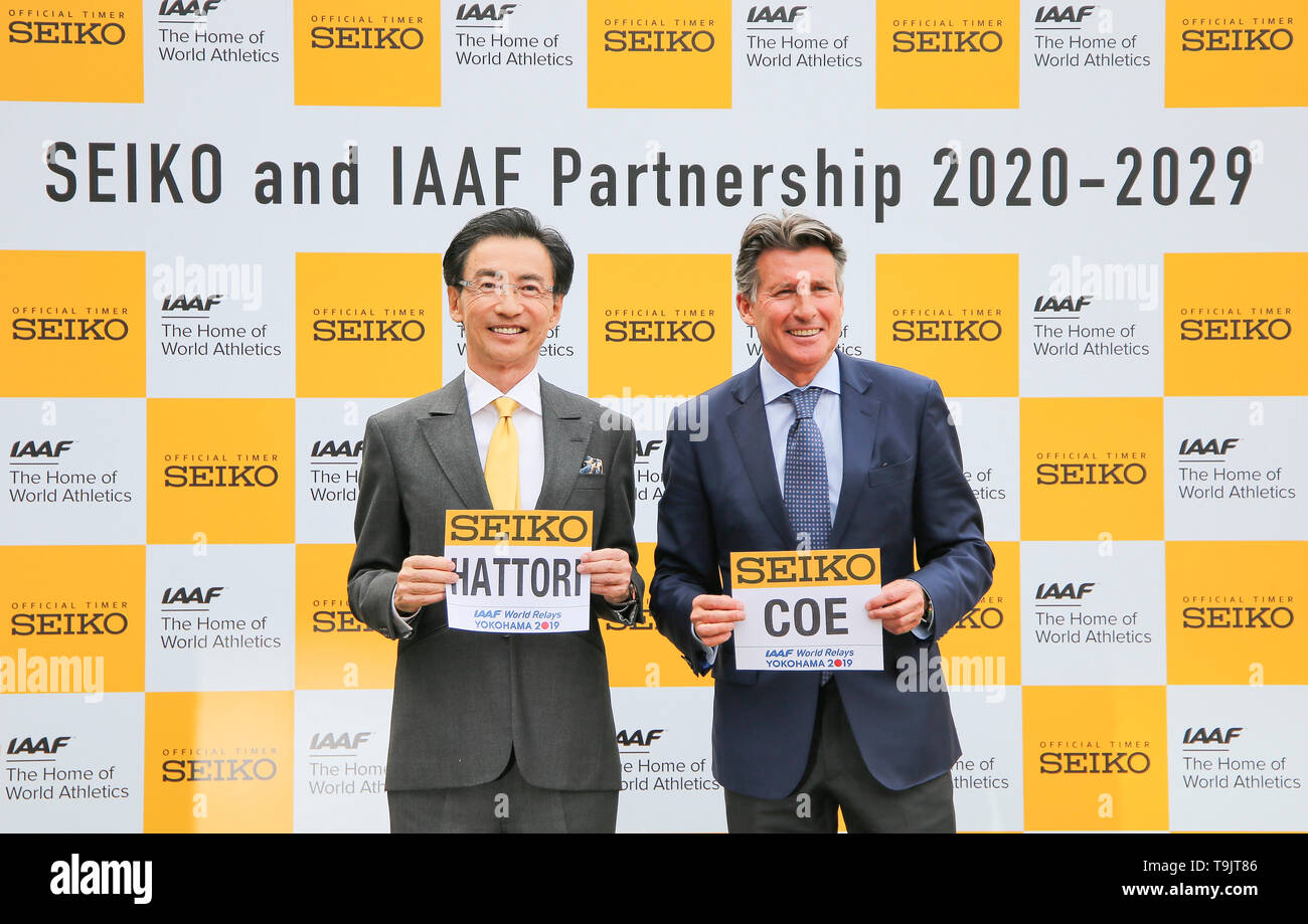 YOKOHAMA, Giappone - 10 Maggio: IL CEO di Seiko, signor Shinji Hattori e la IAAF Presidente Sebastian Coe durante la gazzetta Seiko annuncio al 2019 mondiali IAAF Campionati di relè al Nissan Stadium il 10 maggio 2019 a Yokohama, Giappone. (Foto di Roger Sedres per la IAAF) Foto Stock