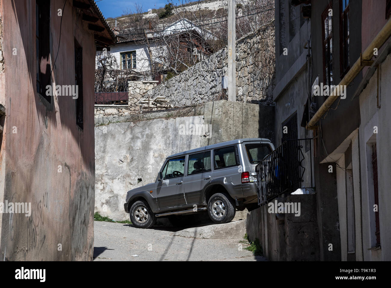 Bakhchysarai, Repubblica di Crimea - Aprile 1, 2019: off-road Auto SUV Hyundai Galloper noto anche come superare, innovazione, Mitsubishi Galloper o in Asia Foto Stock