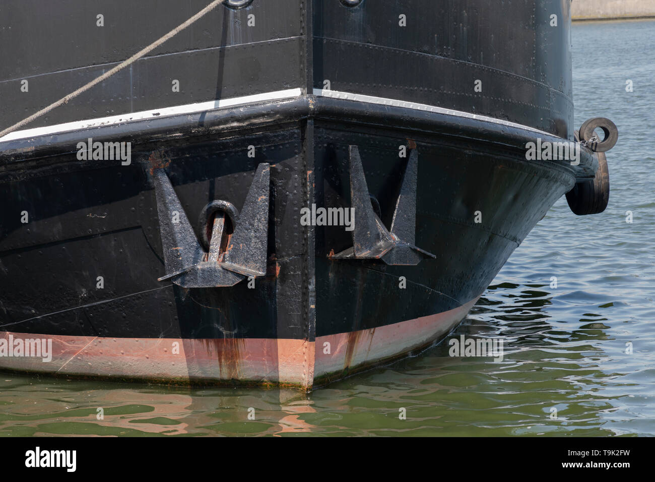 Doppio anello di slittamento ancore a sinistra e a destra di una boa Foto Stock