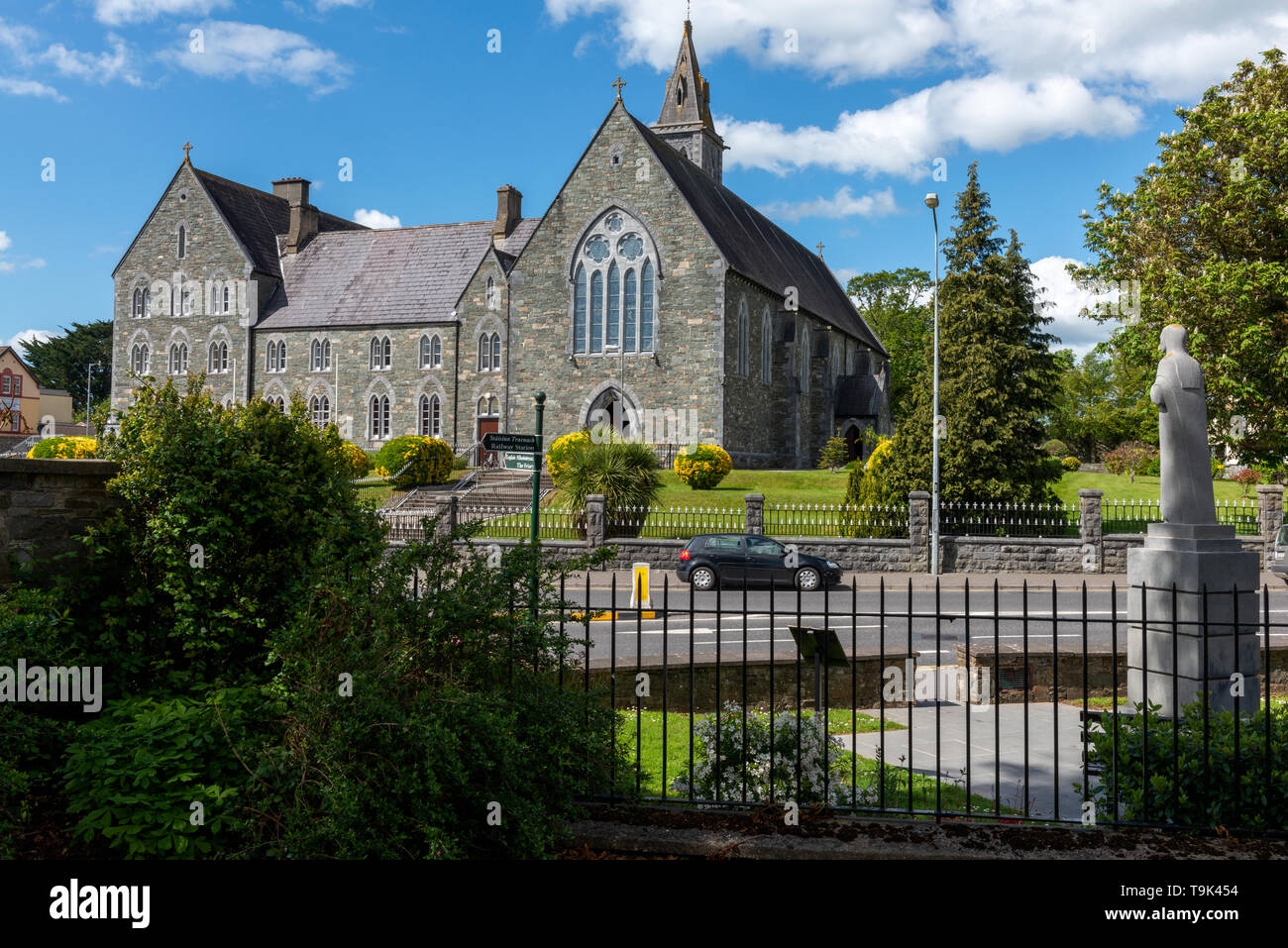 La chiesa francescana del convento irlandese come un convento in stile revival gotico dell'architetto Edward Welby Pugin nella contea di Killarney Kerry Irlanda Foto Stock