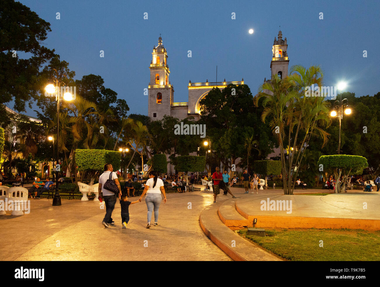 Merida Yucatan Messico - persone in Plaza de Independencia, o piazza centrale, Foto Stock