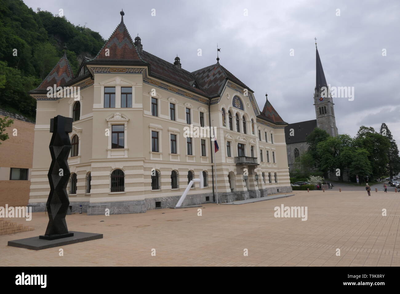 La piazza principale di Vaduz con il Parlamento europeo, il Principato del Liechtenstein Foto Stock