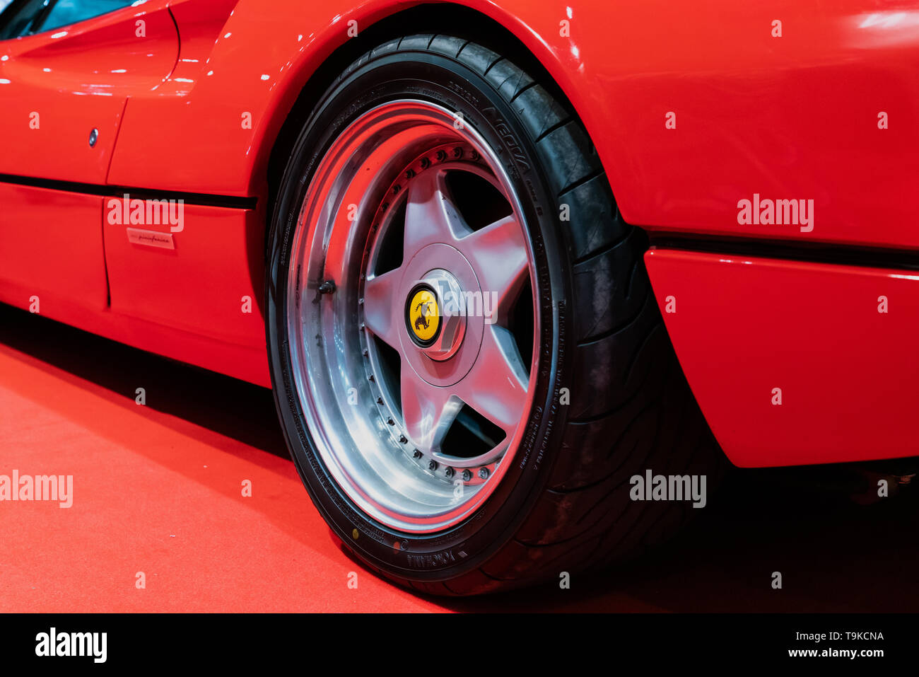 Il 18 maggio 2019. Londra, Regno Unito. Iconico Ferrari F40 17 pollici split-cerchio 5 razze Speedline ruote in lega montato su un modello 308 a Londra Motor Show 2019. Foto Stock