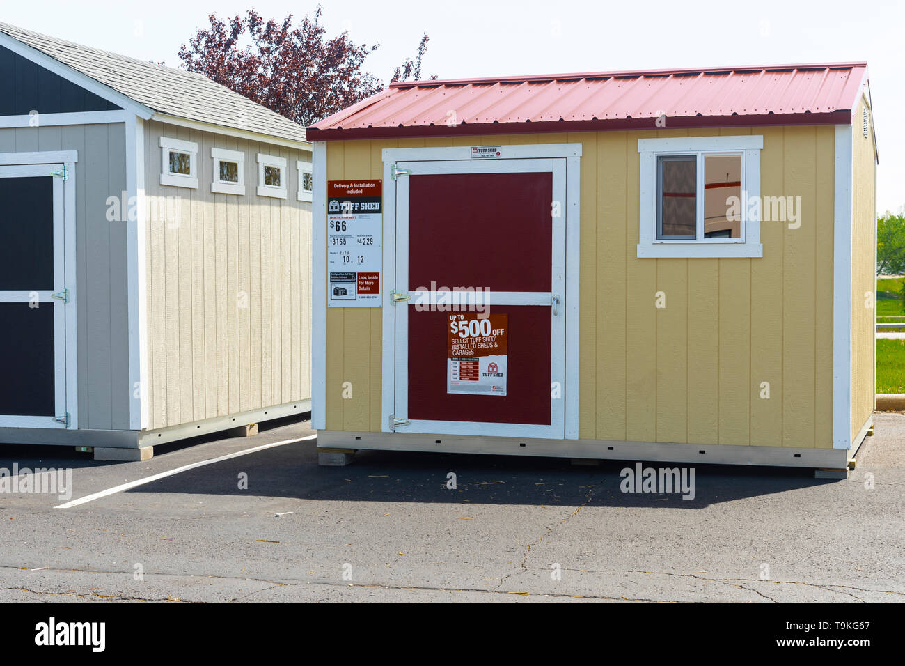 Home Depot vende una vasta gamma di capannoni in legno, Philadelphia, Stati Uniti d'America Foto Stock
