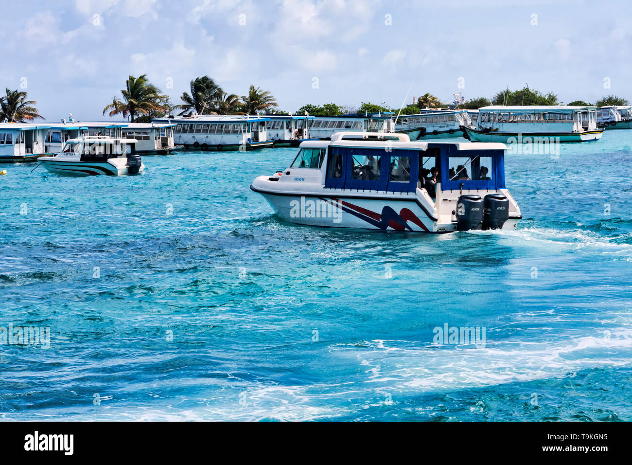 Maschio, Repubblica delle Maldive - Luglio 24, 2016 :il porto di Malè, vittime della tratta di esseri umani da numerose barche usate per il trasporto e gite turistiche nei dintorni di isl Foto Stock