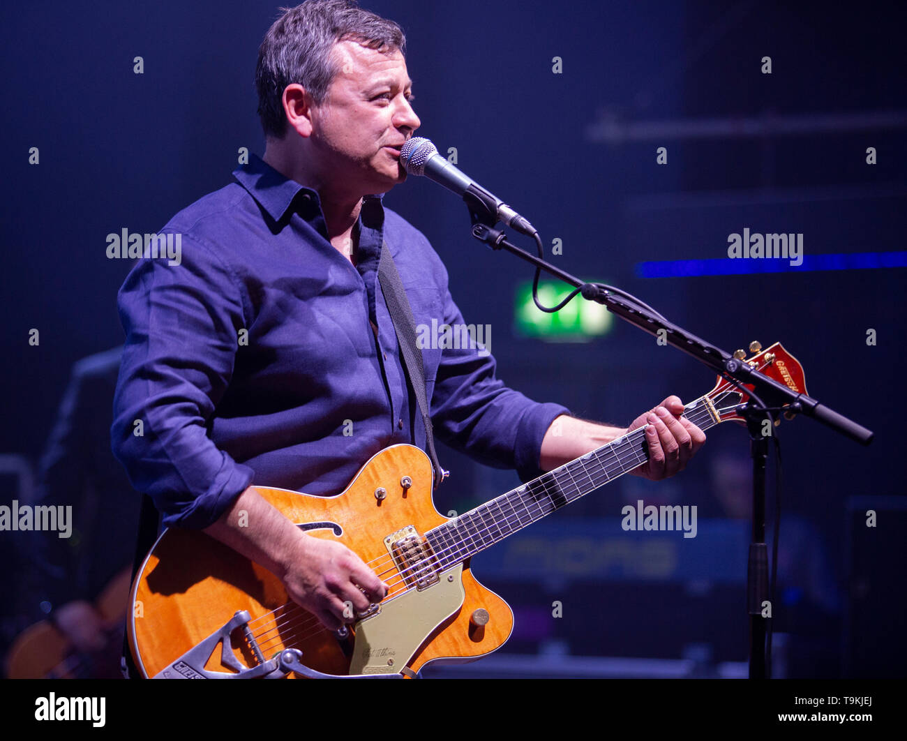 James Dean Bradfield di manic street predicatori esegue sul palco di O2 di Shepherd's Bush Empire, Londra. Foto Stock