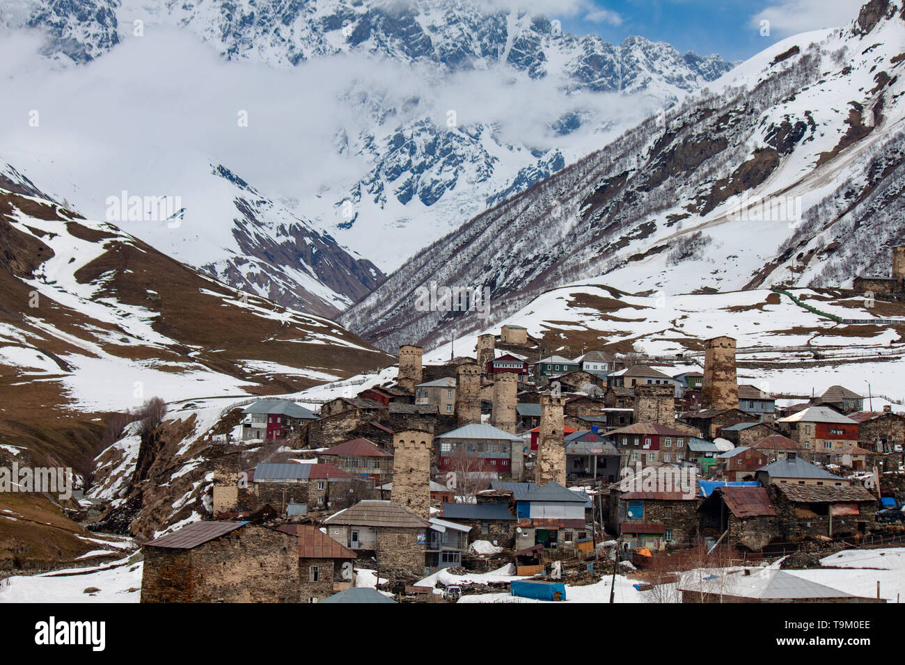 Patrimonio Mondiale UNESCO Area, Ushguli Svaneti nelle montagne del Caucaso, Georgia nel mese di aprile Foto Stock