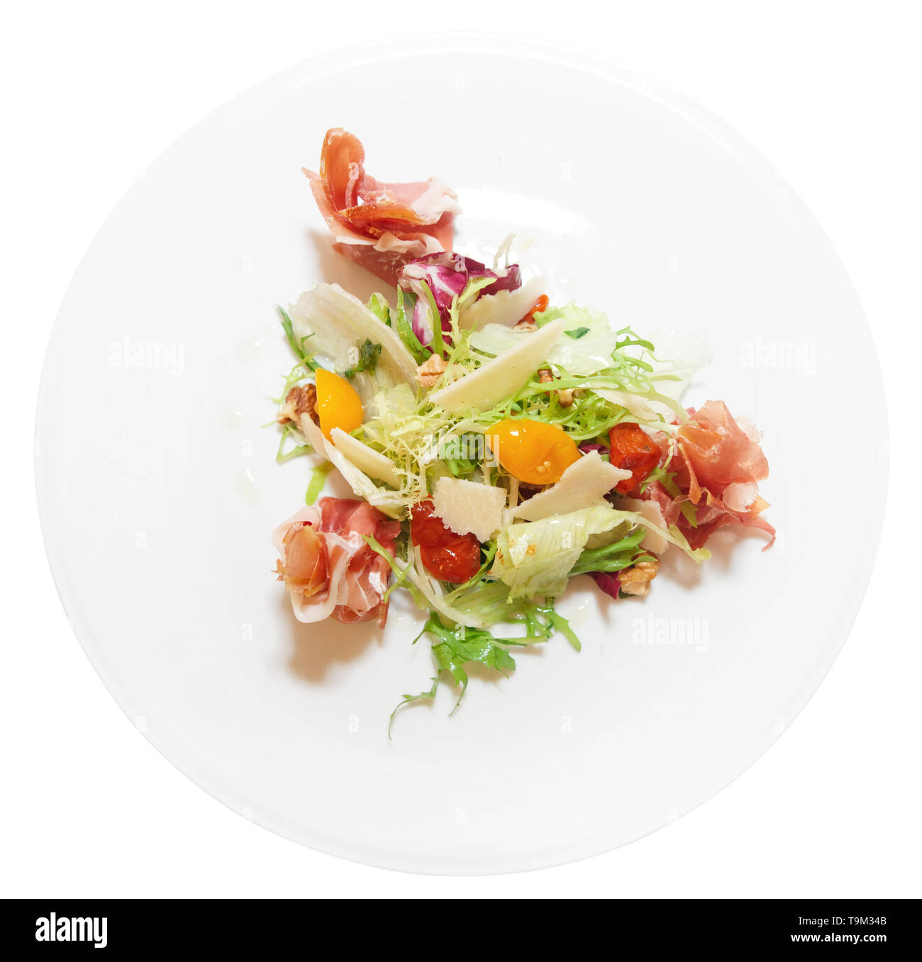 Insalata con prosciutto, formaggio stagionato, essiccato cherry di pomodori e lattuga Foto Stock